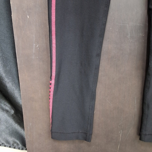 Xersion Fitted Activewear leggings - Black and Pink - Picture 8 of 16